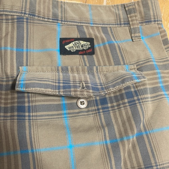 Men’s vans off the wall plaid shorts - Picture 7 of 9